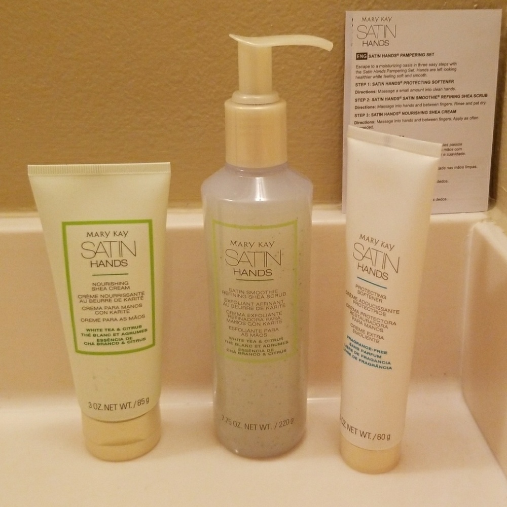 Santin hands pampering set, NWOT